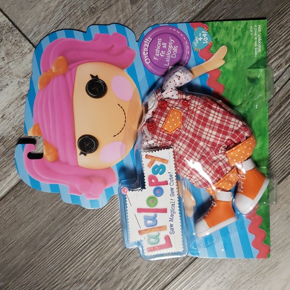 Lalaloopsy | Doll Clothes Bundle | 3 New Outfits - Party Dress, Coat & Overalls - Picture 4 of 5